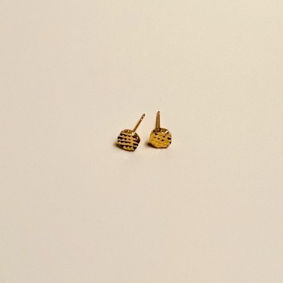 Beautiful round stud earrings - Picture 1 of 4